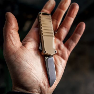 COMPACT AND LIGHTWEIGHT
